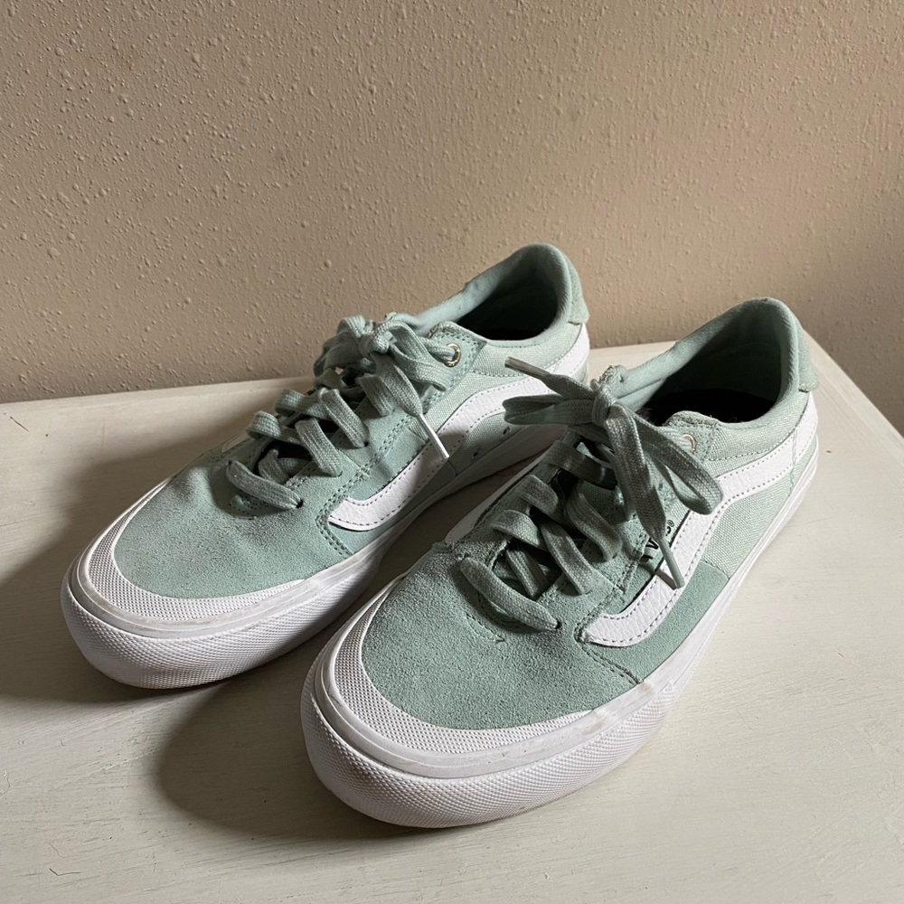 Vans Ultracush Pro Mint
Green/White Men's 7.5 Off
The Wall Suede/Canvas
Sneakers